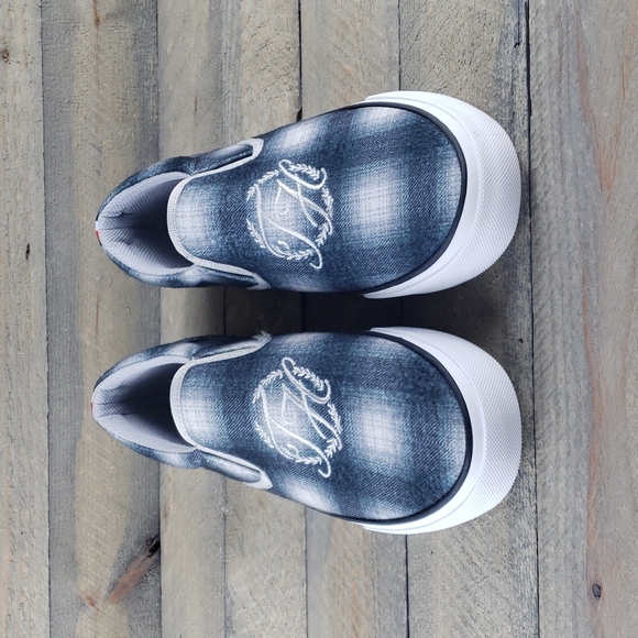 Tommy Hilfiger Women's Plaid Flannel Slip On Sneakers Embroidered Logo NEW - Picture 4 of 8